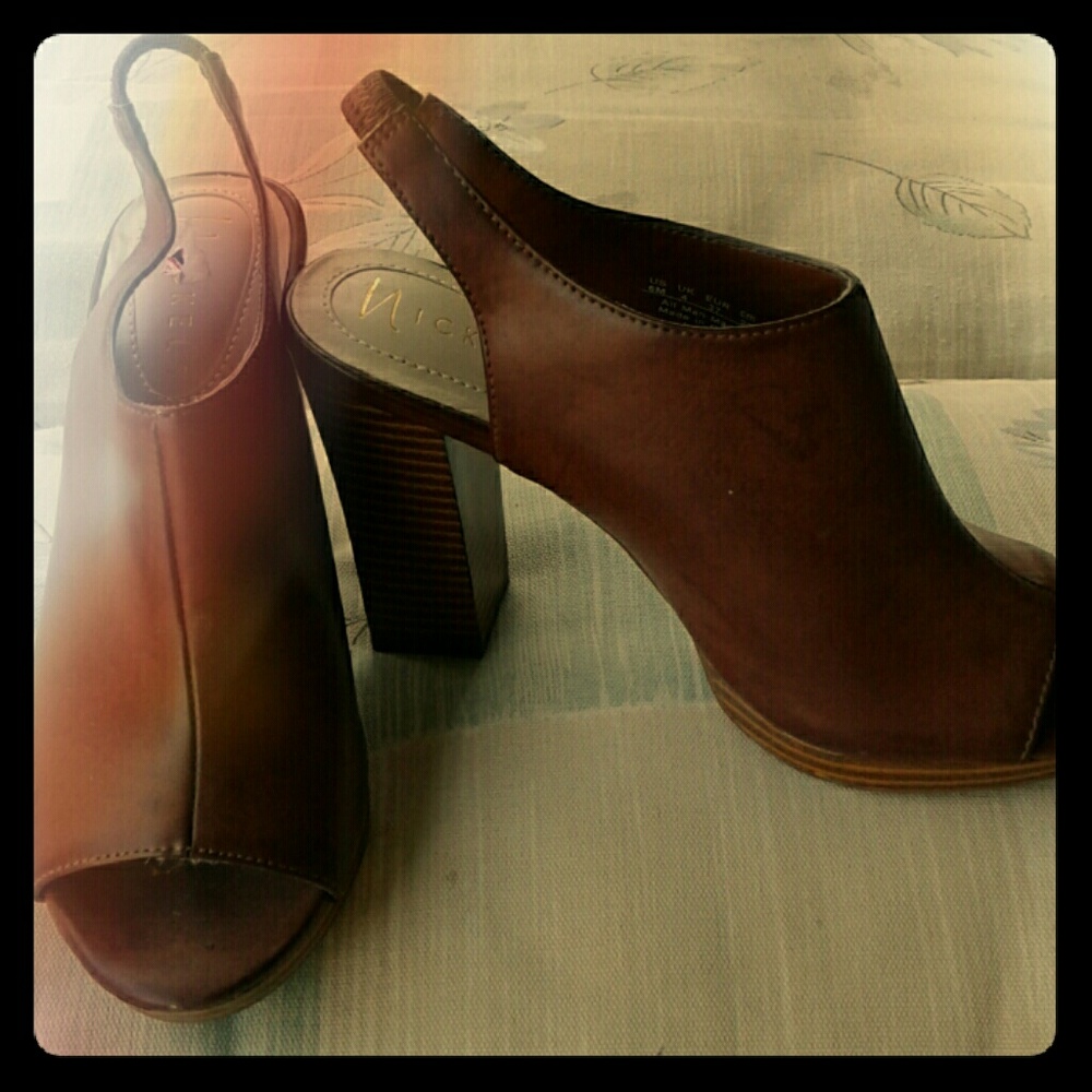 Peep toe sling back