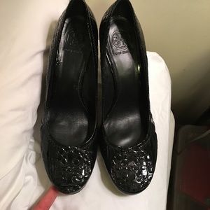 Black patent leather Tory burch wedges size 10