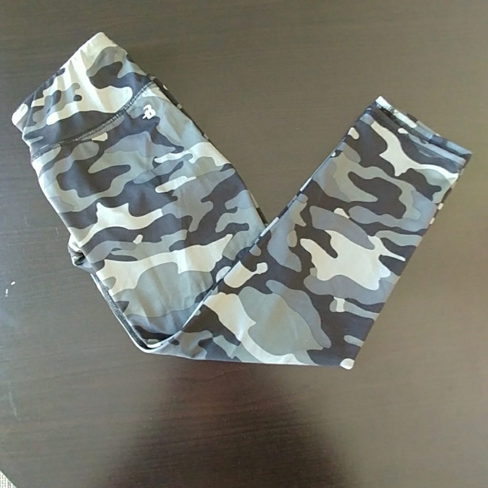 💰SOLD💰 Never Worn!! Camo Workout Pants