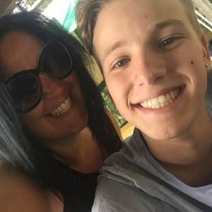 Meet your Posher, Carrie