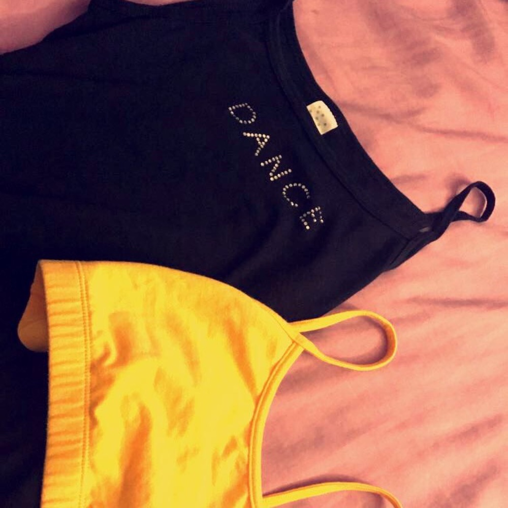 Diamond stubbed Dance top and yellow sports bra