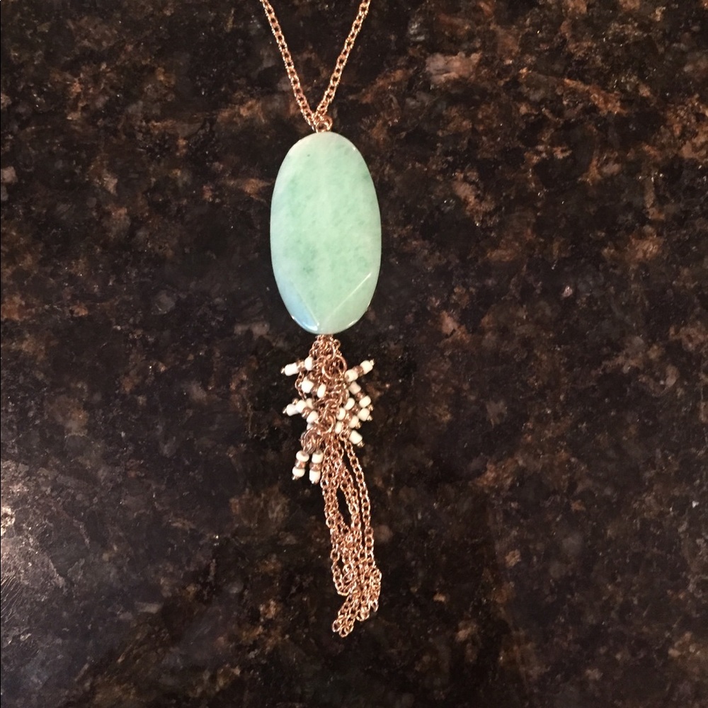 NWOT Drop pendant necklace.