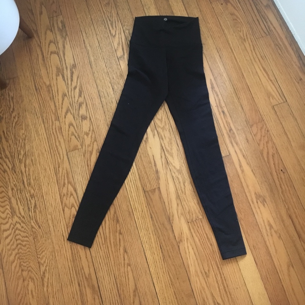 Black high waisted wunder unders, lululemon size 4