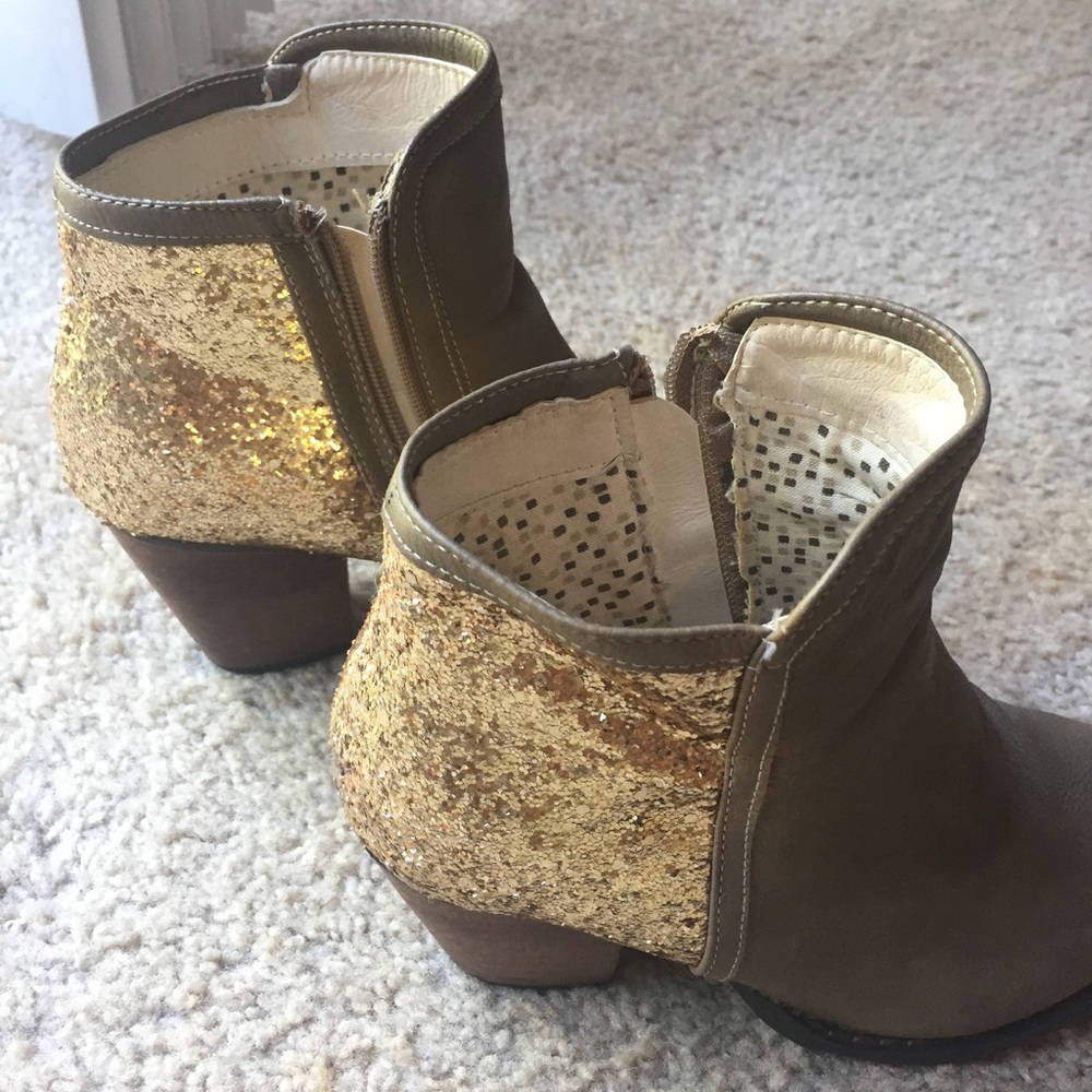 taupe and gold glitter booties ✨