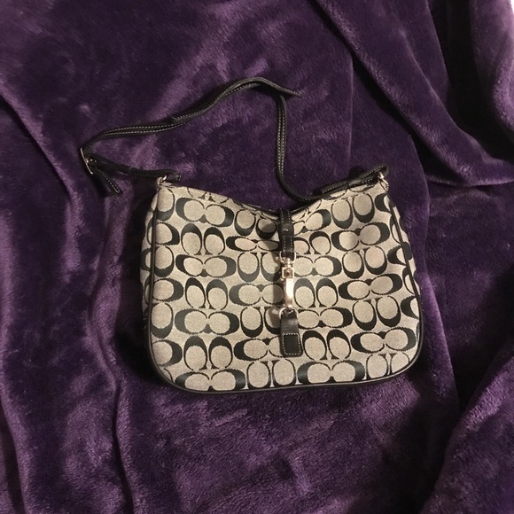 Coach Handbags - MOVING SALE🎉 Coach purse