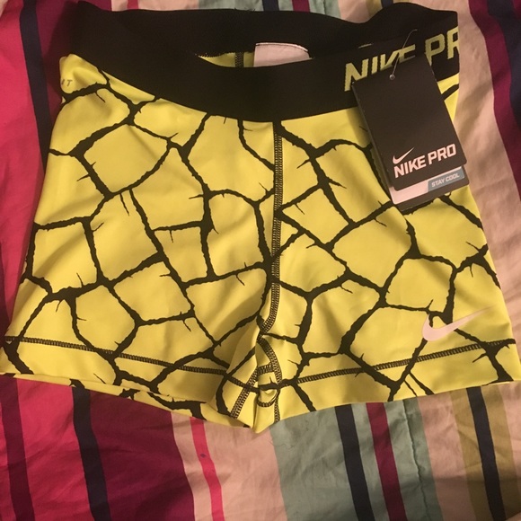 Nike Compression Shorts - Picture 2 of 2