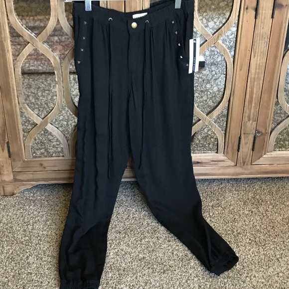 Drawstring waist casual pants. Stud detailing - Picture 4 of 7