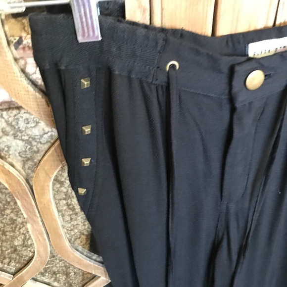 Drawstring waist casual pants. Stud detailing - Picture 5 of 7