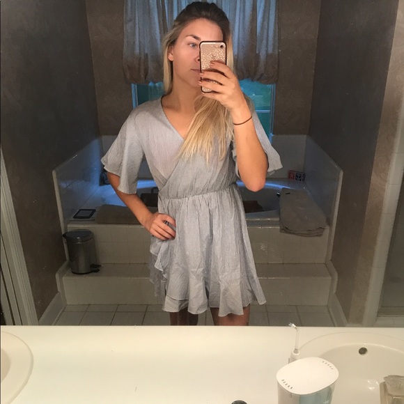 Vici dolls walk on by wrap dress - Picture 2 of 4