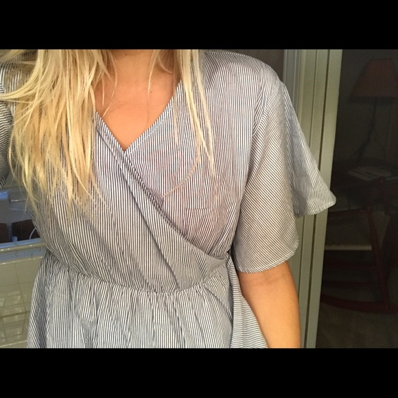 Vici dolls walk on by wrap dress - Picture 3 of 4