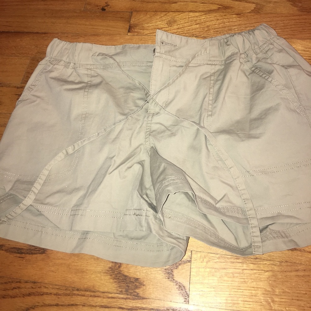 khaki shorts