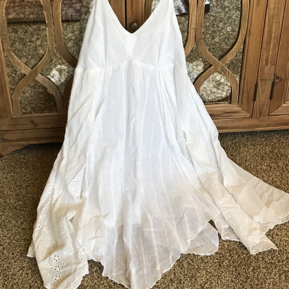 White country dress - Picture 2 of 4