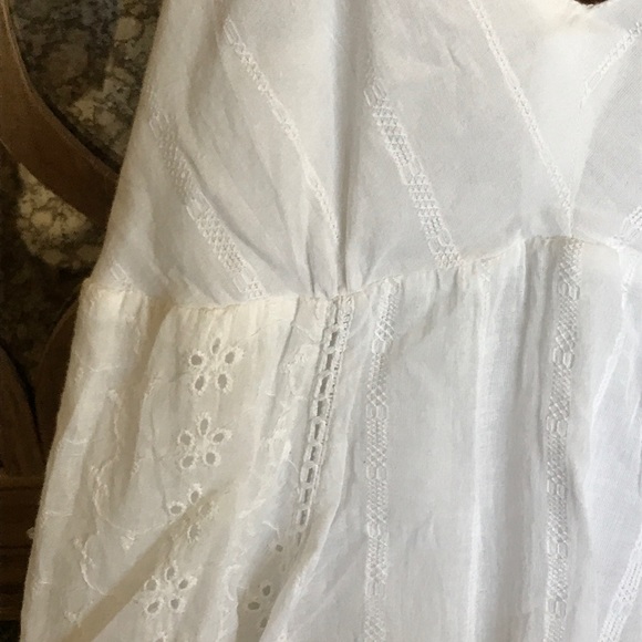 White country dress - Picture 4 of 4