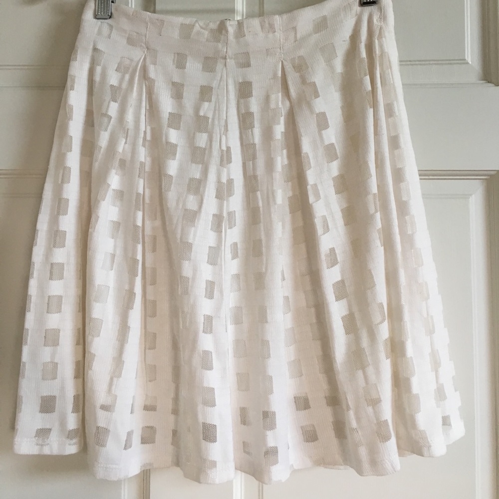 Kind Of white skirt