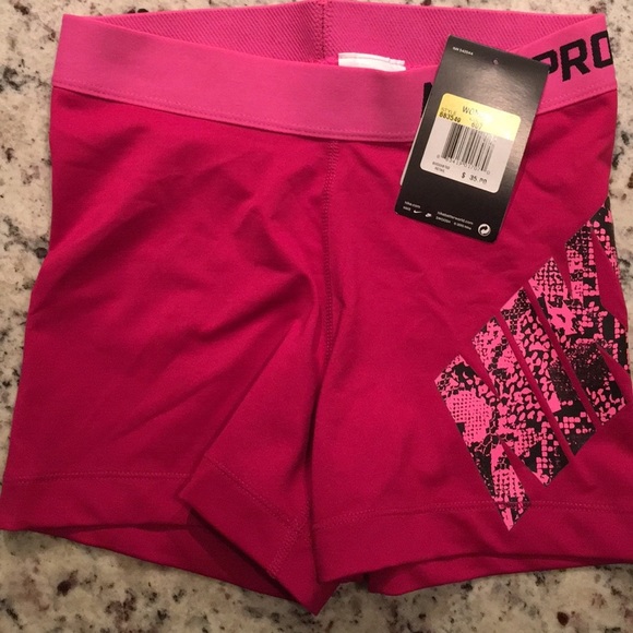 Nike Compression Shorts - Picture 3 of 3