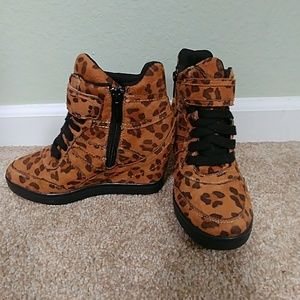💰SOLD💰 Comfy Leopard Print Wedge Sneakers