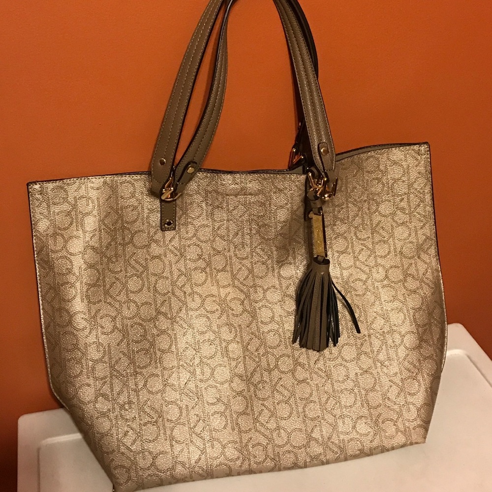Calvin Klein reversible purse!