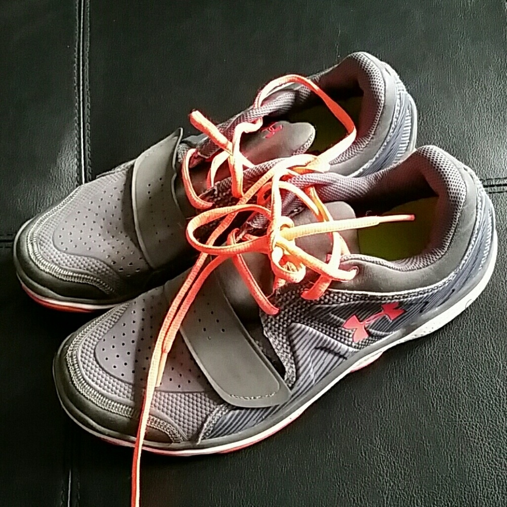Womens tennis shoes