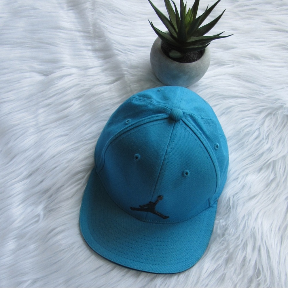 Air Jordan Boys Youth Blue and Black Hat