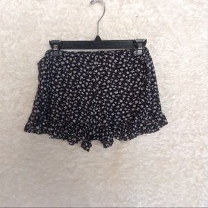 Brandy Melville floral classic flowy short