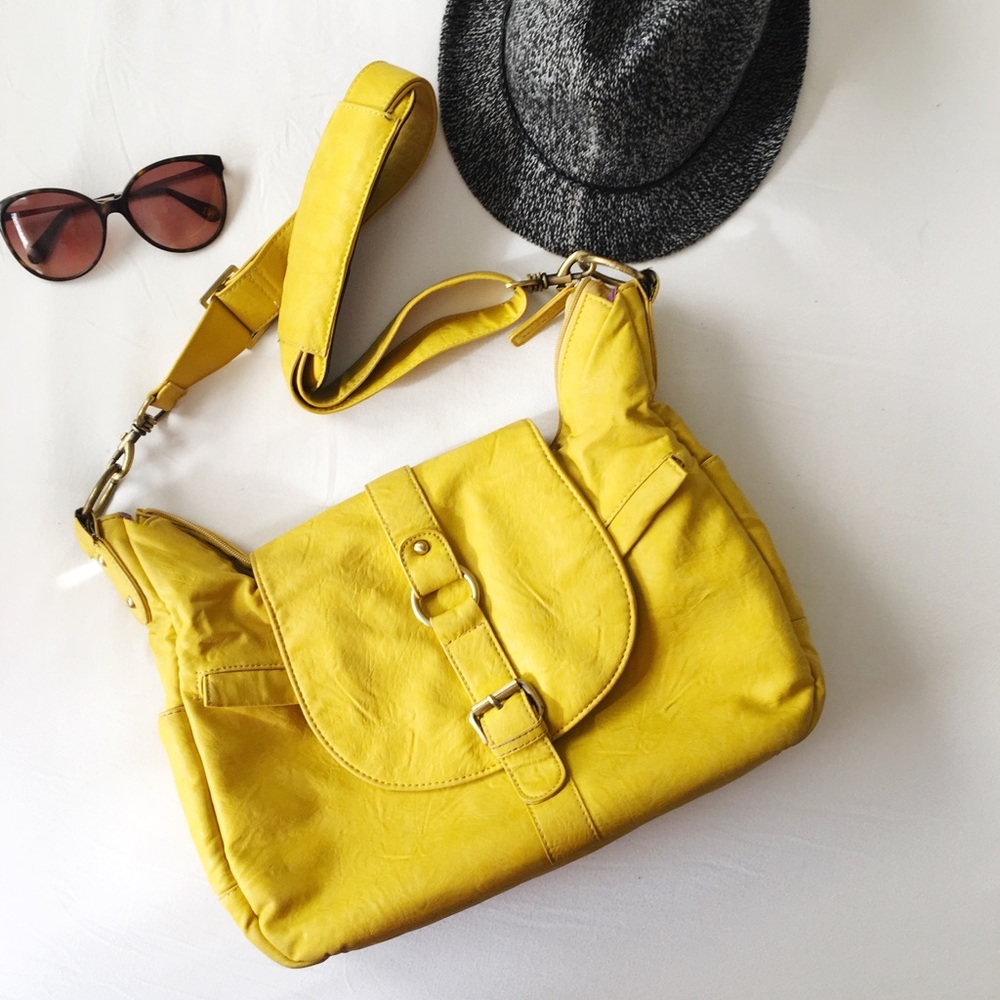 Kelly Moore b-hobo bag