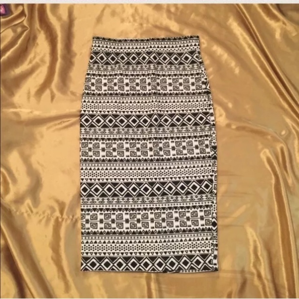 Black & White Aztec Design Pencil Skirt 🌸