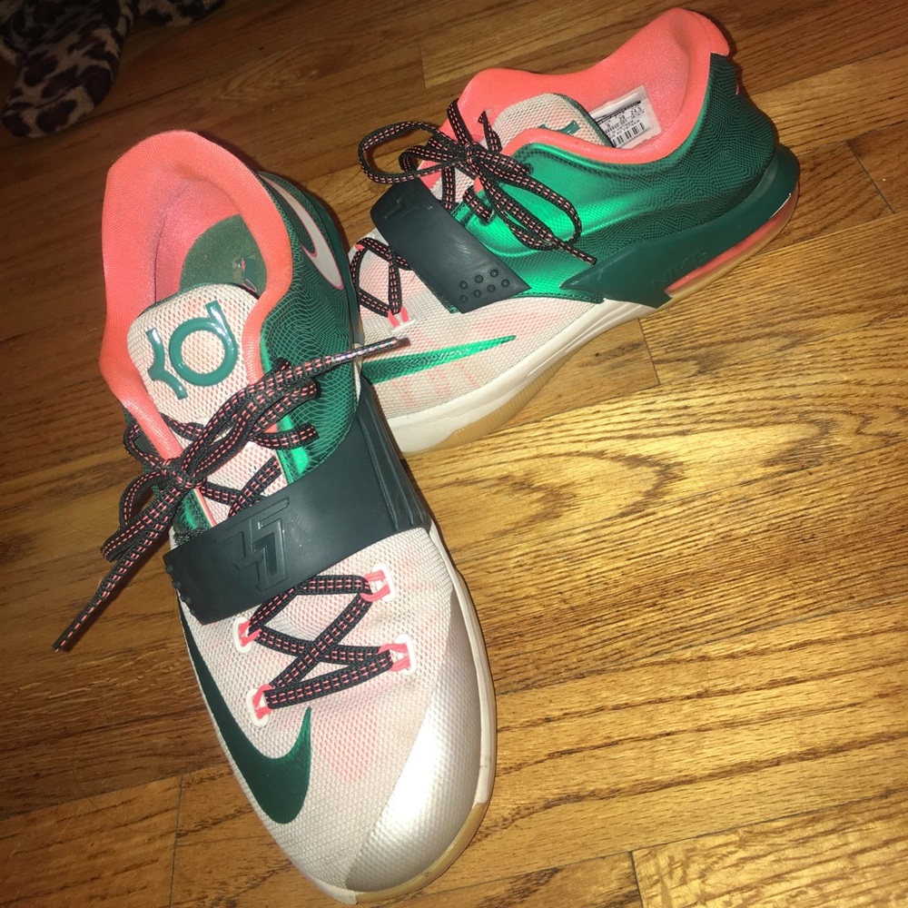 KD tennis shoes