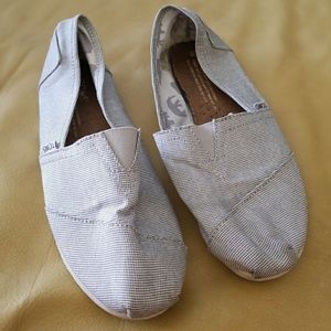 Grey Toms