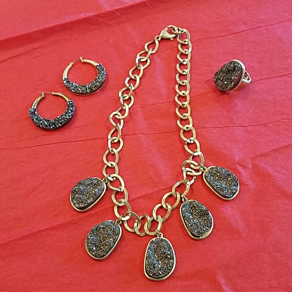 Druze gold tone jewelry set.