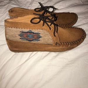 Minnetonka Moccasin El Paso Ankle Booties