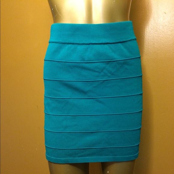 Turquoise pencil skirt - Picture 3 of 3