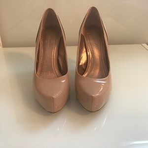 Bcbg brand new nude pumps