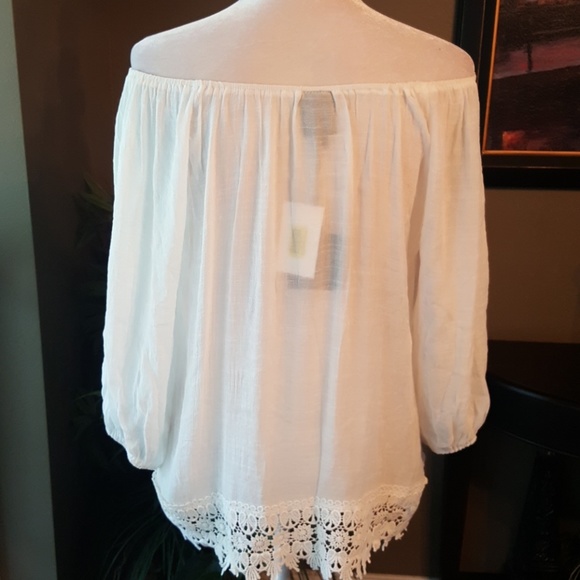 Bobeau off the shoulder top - Picture 4 of 7