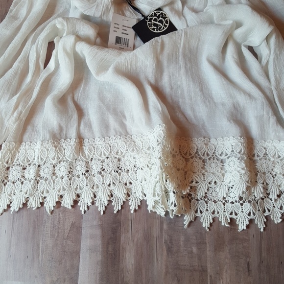 Bobeau off the shoulder top - Picture 7 of 7