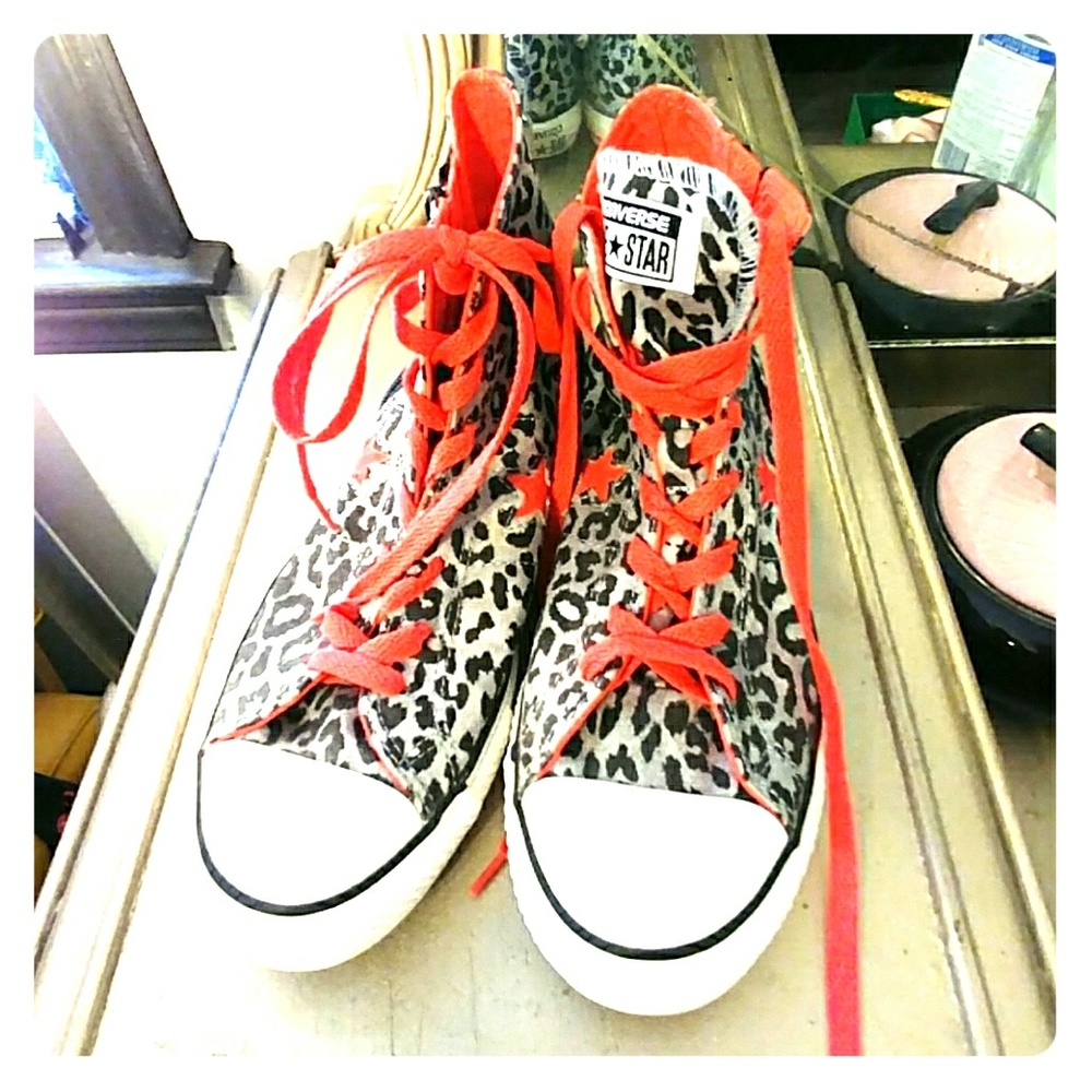 Converse One Star SZ 8.5 Animal print high tops