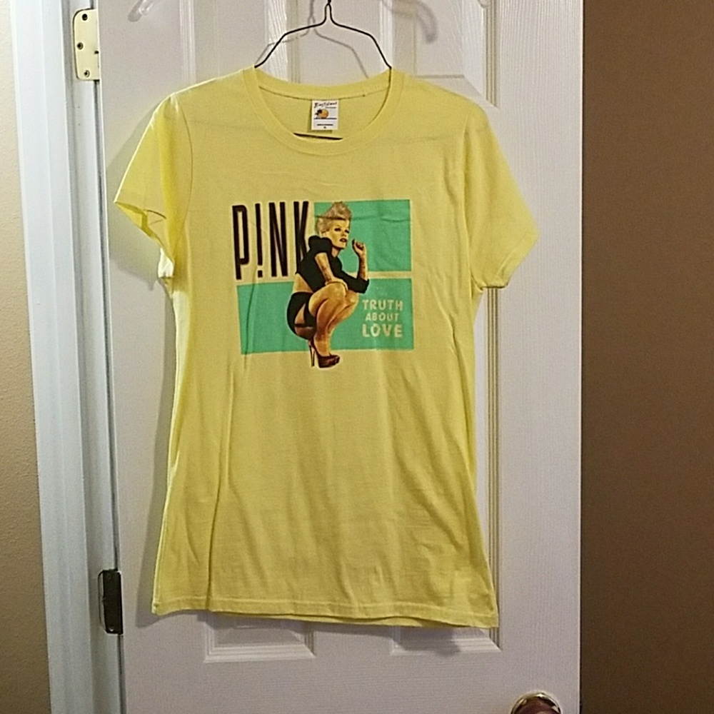 P!nk t-shirt