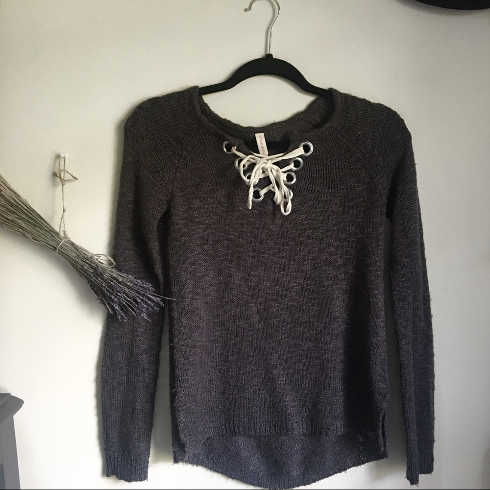 Trendy Grey Sweater • Good Condition