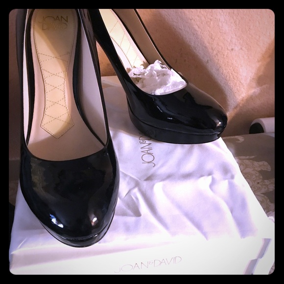 Joan and David pumps - Picture 1 of 4