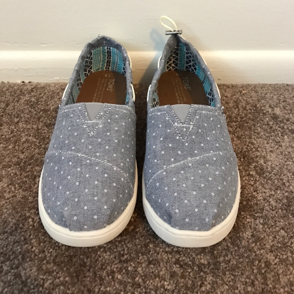 TOMS!!!! - Picture 2 of 4