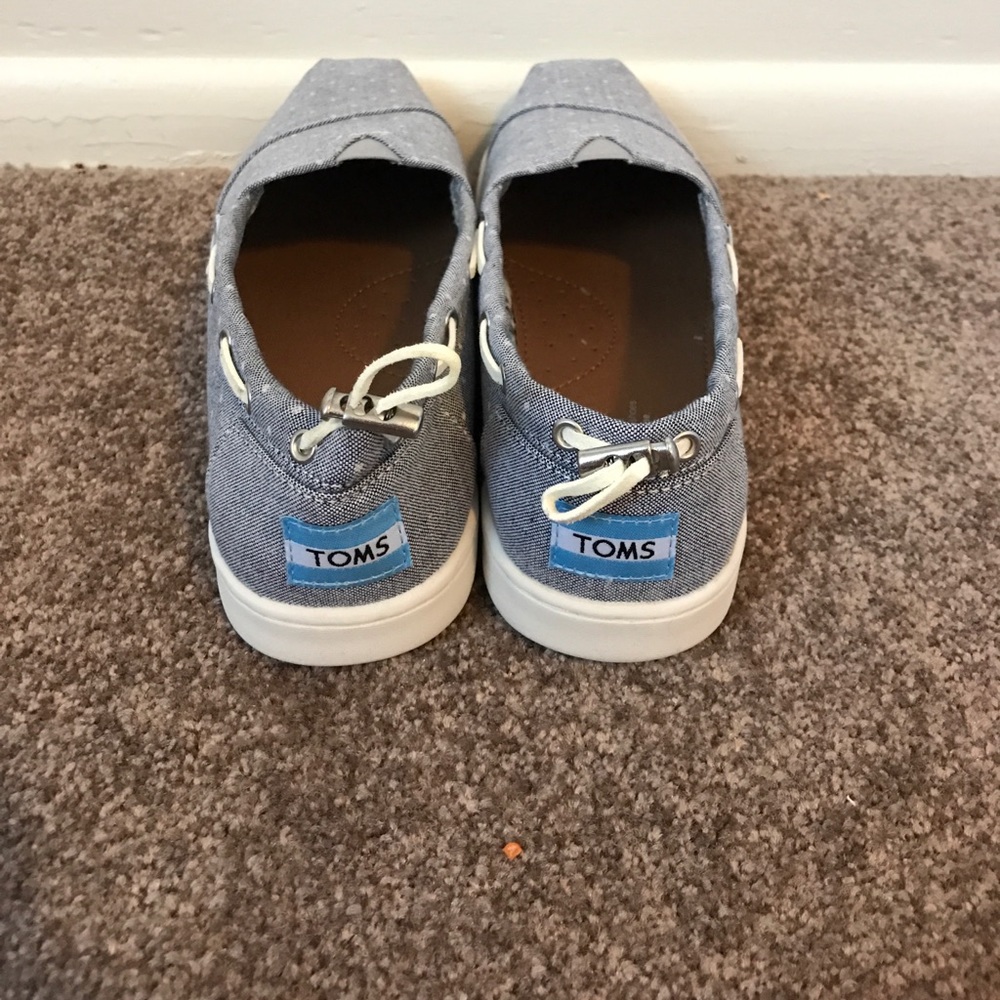 TOMS!!!! - Picture 3 of 4