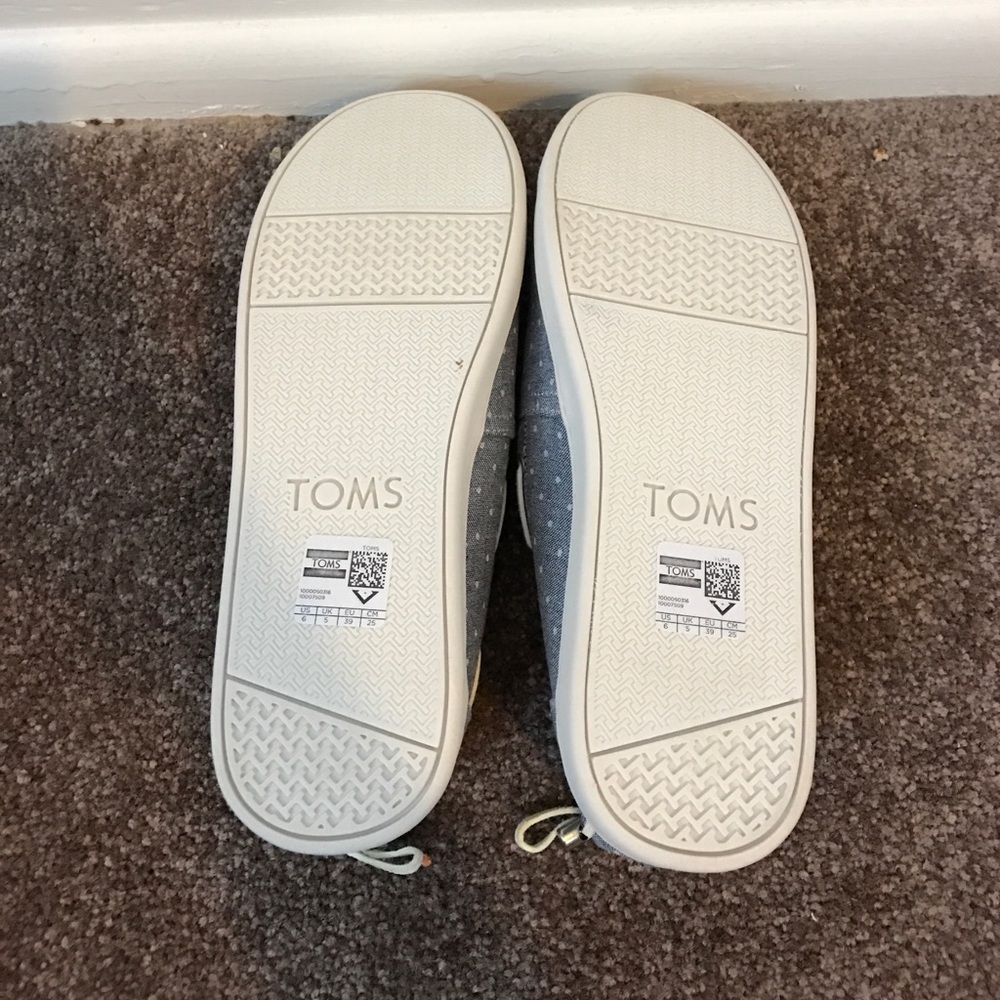 TOMS!!!! - Picture 4 of 4