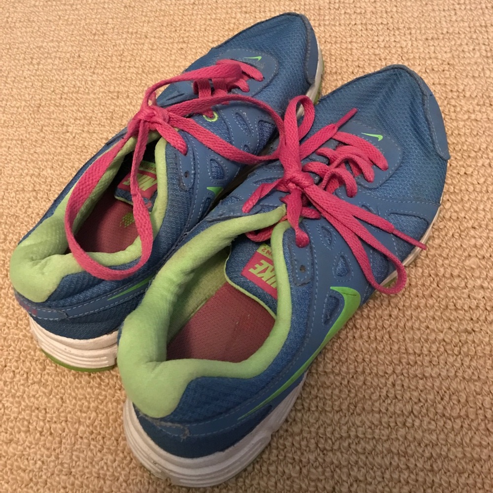 Nike Revolution 2 shoes