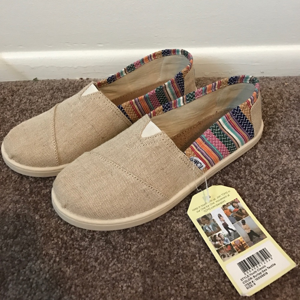 BRAND NEW TOMS!!
