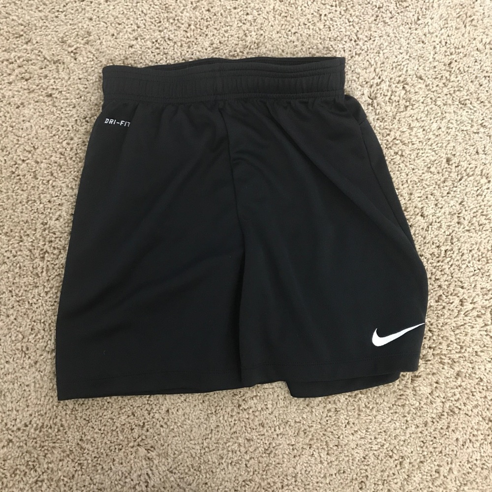 Boys Nike 10/12 black shorts