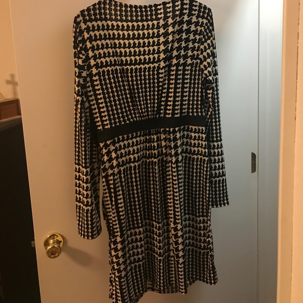 Dress - Picture 2 of 3