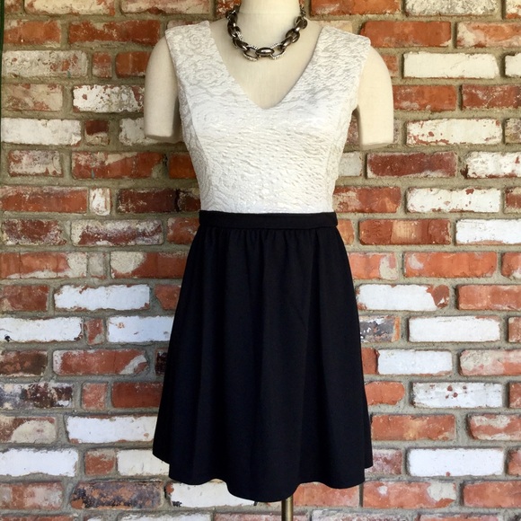 ⬇️ Reduced ⬇️ CANDIE'S Special Occasion Dress! - Picture 1 of 6