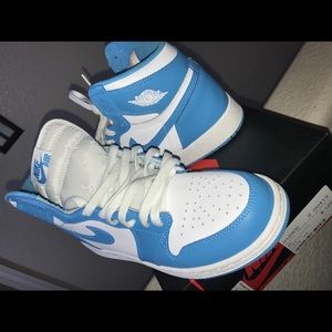 Retro Jordan UNC 1s