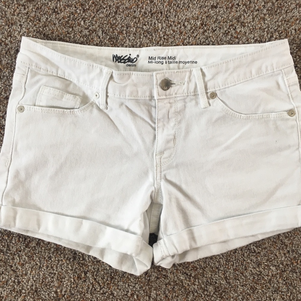 *CLOSET CLEAR OUT* ⚪ Mid-Rise White Jean Shorts