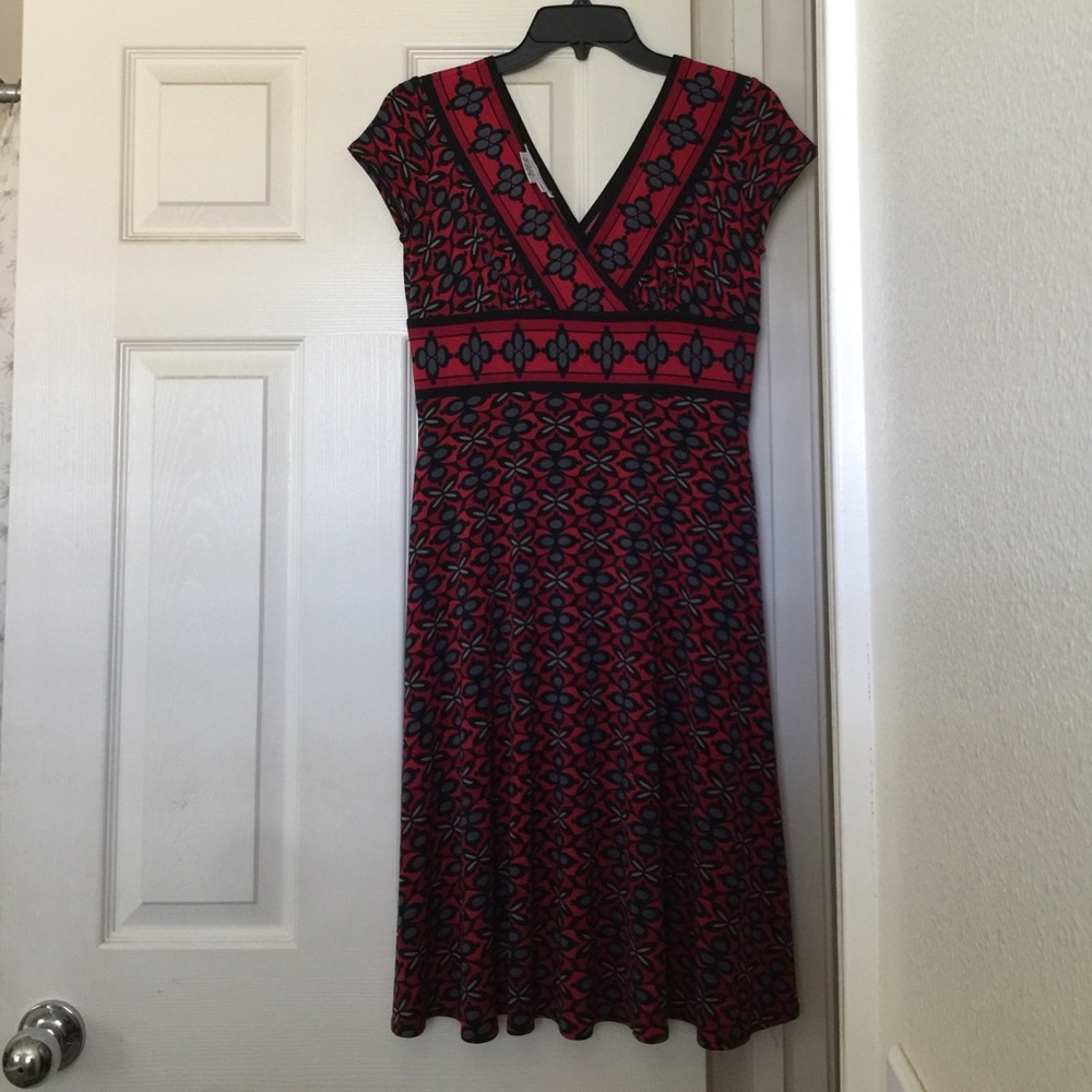 Maggie London - pullover v-neck jersey dress