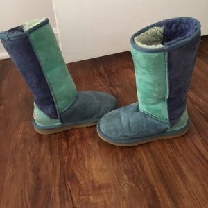 Girls Blue Uggs super cute!!!!